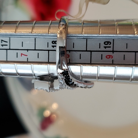 NEW 925 Sterling Silver Ring - Picture 8 of 10